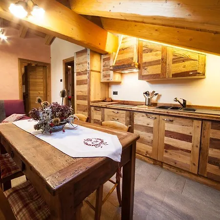 Apartamento Souvenir De Tsaneli Roisan