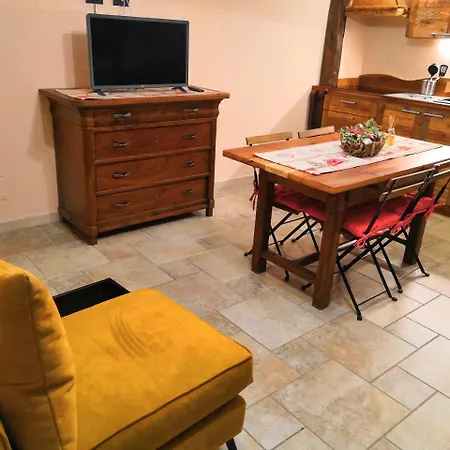 Souvenir De Tsaneli Appartamento Roisan