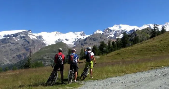 Apartment Souvenir De Tsaneli Roisan